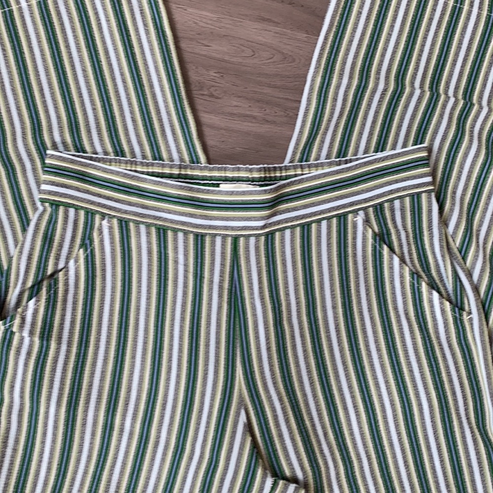 Max Studio Flare Capri Pants